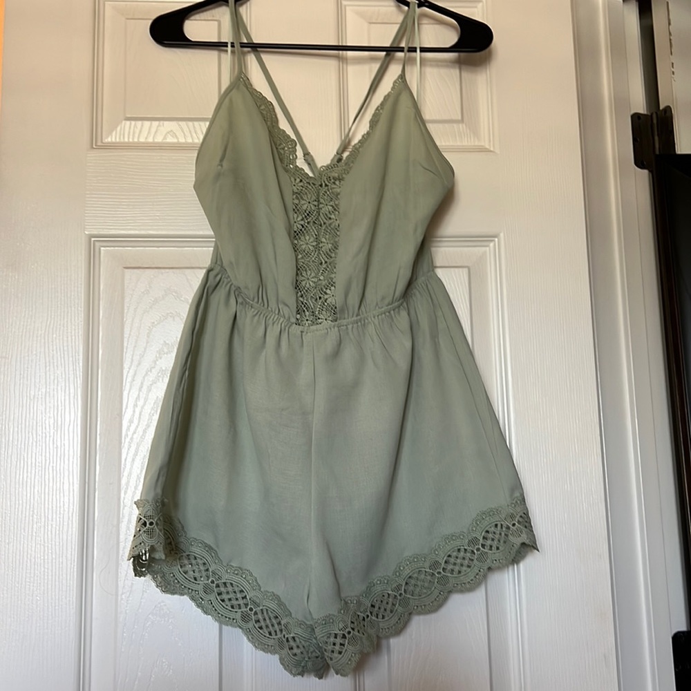 Sage Green Romper. Summer date. Summer outfit.